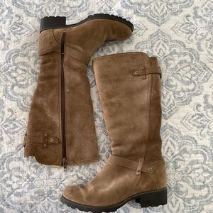 Woman’s UGG Boots Size 7